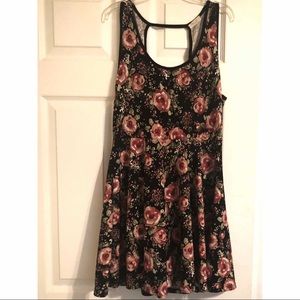 ✨ Black floral dress